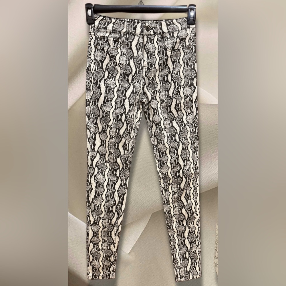 Wild Fable NWOT Ivory and Black Snake Print Jeggings size 0